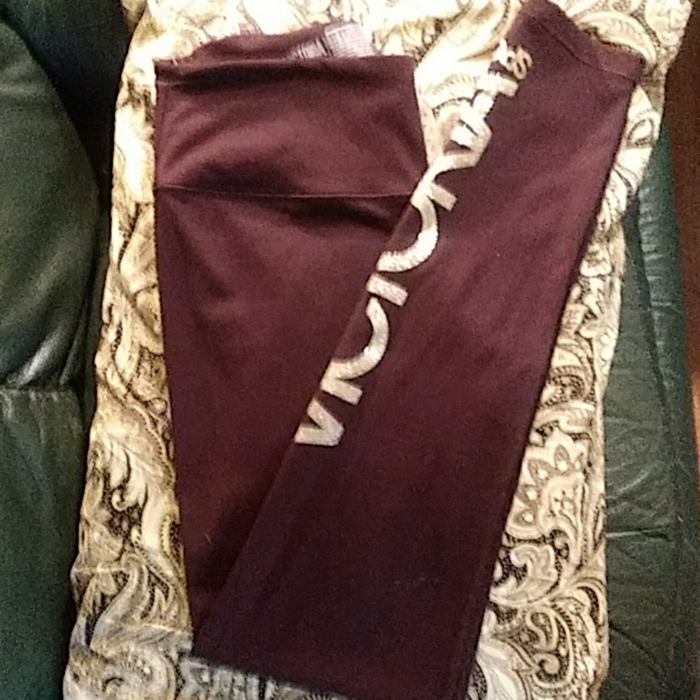 VS Sport Maroon KnockOut*